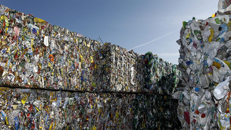A pile of unsorted mixed garbage